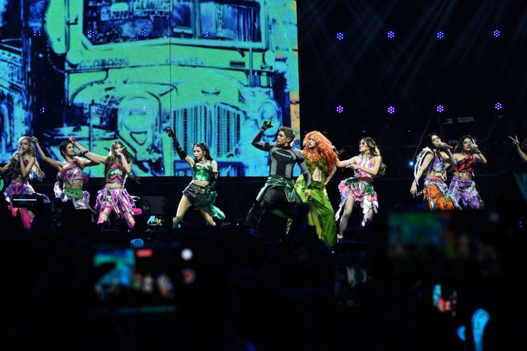 BINI then performed their song “Shagidi” along with surprise appearances from
SB19’s Stell, KAIA’s Charlotte, and G22’s Alfea.